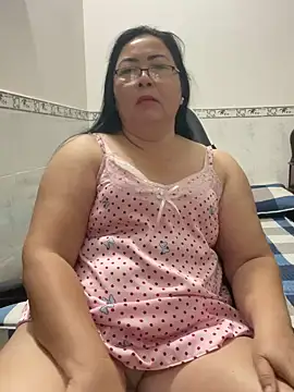 Snapshot of NDith chatting on December 2, 2025, 8:54 pm NDith online show from December 2, 2025, 8:54 pm