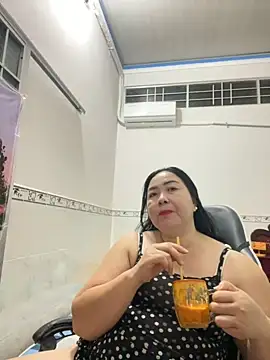 Snapshot of NDith chatting on November 27, 2025, 12:27 pm NDith online show from November 27, 2025, 12:27 pm