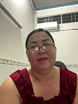 Snapshot of NDith chatting on October 25, 2025, 2:17 pm NDith online show from October 25, 2025, 2:17 pm