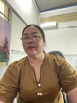 Snapshot of NDith chatting on December 14, 2025, 8:53 am NDith online show from December 14, 2025, 8:53 am