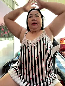 Snapshot of NDith chatting on November 25, 2025, 11:37 pm NDith online show from November 25, 2025, 11:37 pm