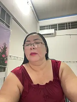 Snapshot of NDith chatting on October 23, 2025, 11:20 am NDith online show from October 23, 2025, 11:20 am