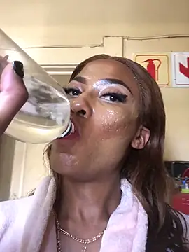 Snapshot of Kylie_Hairy_Bbc chatting on September 12, 2025, 12:38 pm Kylie Hairy Bbc online show from September 12, 2025, 12:38 pm