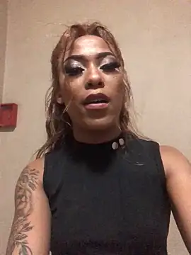 Snapshot of Kylie_Hairy_Bbc chatting on October 18, 2025, 1:40 am Kylie Hairy Bbc online show from October 18, 2025, 1:40 am