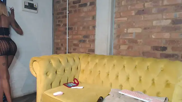 Snapshot of Kylie_Hairy_Bbc chatting on September 18, 2025, 2:53 pm Kylie Hairy Bbc online show from September 18, 2025, 2:53 pm