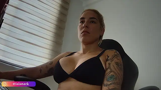 Snapshot of Isis69_ chatting on October 26, 2025, 4:07 pm Isis69 online show from October 26, 2025, 4:07 pm