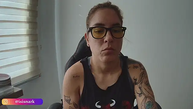 Snapshot of Isis69_ chatting on December 3, 2025, 12:26 pm Isis69 online show from December 3, 2025, 12:26 pm