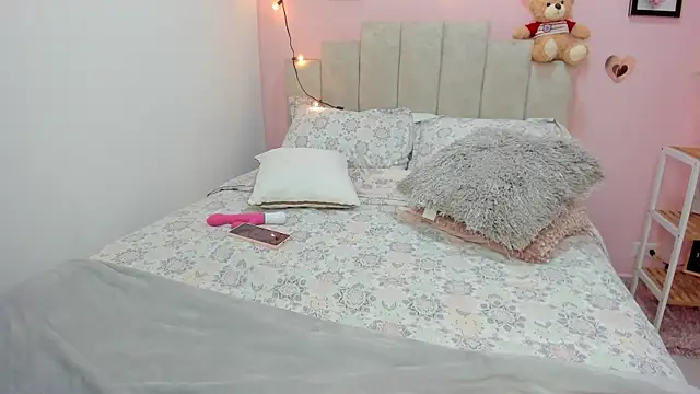 Snapshot of emilyharrix chatting on November 28, 2025, 11:27 pm emilyharrix online show from November 28, 2025, 11:27 pm