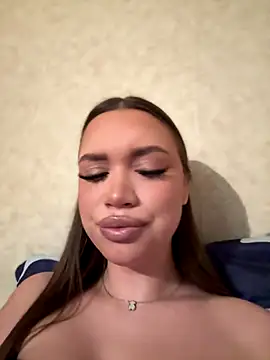 Snapshot of bunnyrich chatting on December 19, 2025, 4:42 pm bunnyrich online show from December 19, 2025, 4:42 pm