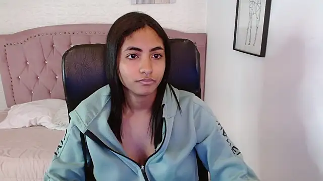 shaneelle online show from November 12, 2025, 3:32 am