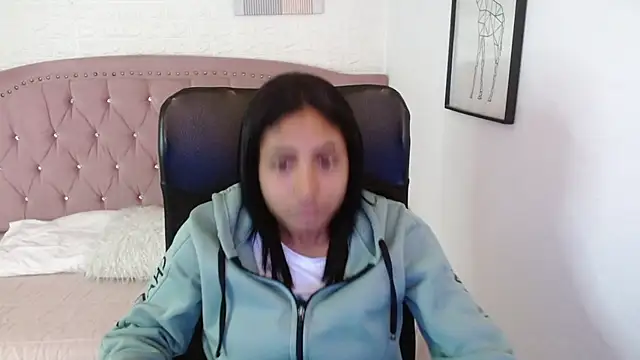 shaneelle online show from November 7, 2025, 3:22 am