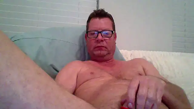 Snapshot of Goldenbear3111 chatting on May 16, 2026, 1:37 am Goldenbear3111 online show from May 16, 2026, 1:37 am