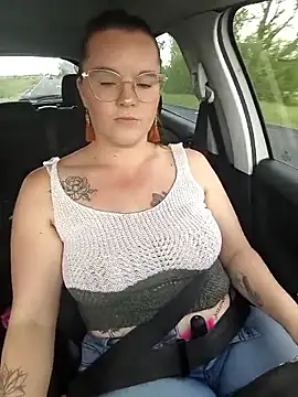 XXJulieXXhot online show from April 22, 2026, 7:48 am