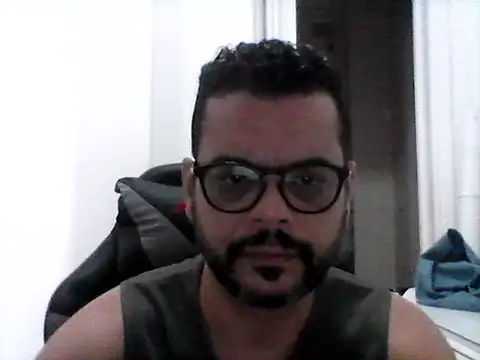 Snapshot of HornyBeachBoyBR chatting on August 3, 2026, 12:33 pm HornyBeachBoyBR online show from August 3, 2026, 12:33 pm