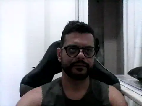 Snapshot of HornyBeachBoyBR chatting on August 1, 2026, 1:42 pm HornyBeachBoyBR online show from August 1, 2026, 1:42 pm