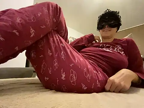 Marilou1983 online show from November 25, 2025, 5:57 pm