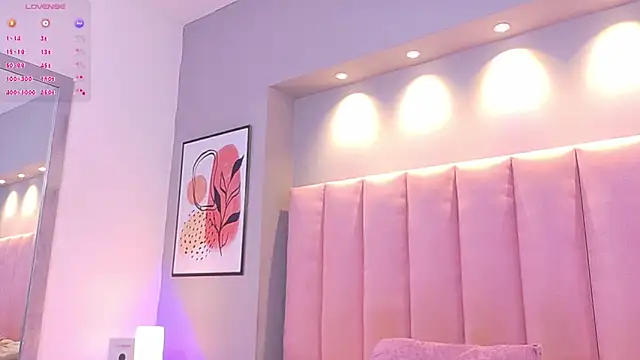 Snapshot of KeilyRoss chatting on October 20, 2025, 8:42 pm KeilyRoss online show from October 20, 2025, 8:42 pm