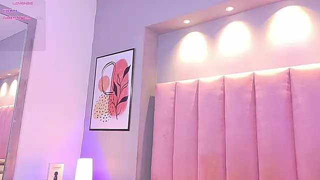 Snapshot of KeilyRoss chatting on November 4, 2025, 8:23 pm KeilyRoss online show from November 4, 2025, 8:23 pm