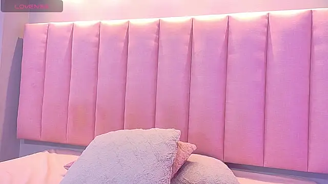 Snapshot of KeilyRoss chatting on November 28, 2025, 8:42 pm KeilyRoss online show from November 28, 2025, 8:42 pm