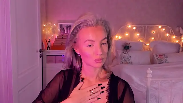 aestetick online show from November 17, 2025, 8:18 am