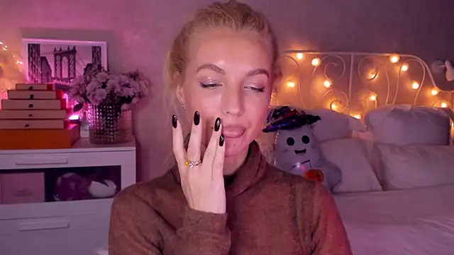 aestetick online show from November 4, 2025, 12:53 pm