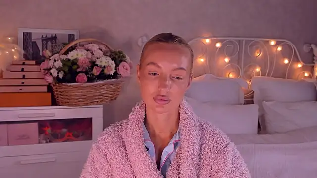 aestetick online show from December 16, 2025, 6:50 am