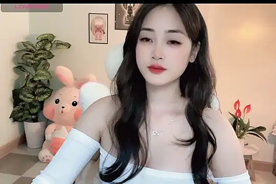 Snapshot of _Aimy_ chatting on October 21, 2025, 3:39 am Aimy online show from October 21, 2025, 3:39 am