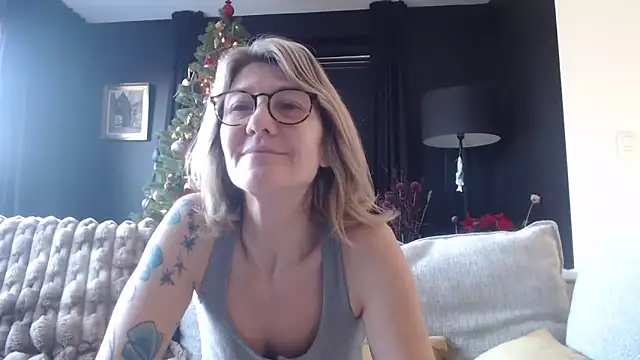 godinflower online show from December 3, 2025, 9:42 am