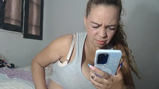 BustyAmanda online show from February 27, 2026, 12:05 pm