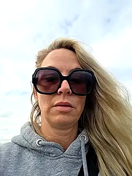 Snapshot of AshleyDiamonds1 chatting on April 11, 2026, 7:28 pm AshleyDiamonds1 online show from April 11, 2026, 7:28 pm