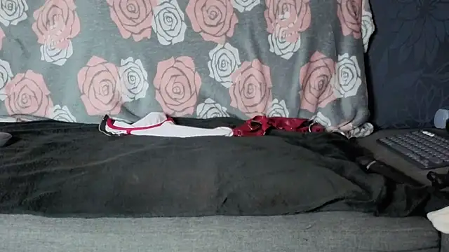 Lunadelisla online show from February 15, 2026, 9:36 pm