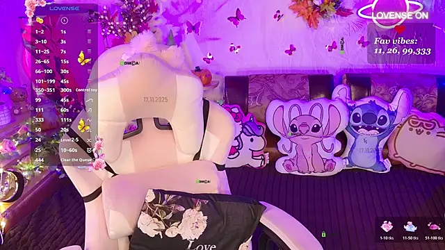 Miss SweetPeach online show from November 17, 2025, 7:18 pm