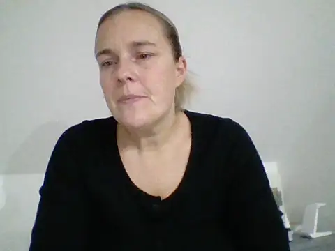 Snapshot of scrummymummy2 chatting on December 3, 2025, 8:19 pm scrummymummy2 online show from December 3, 2025, 8:19 pm