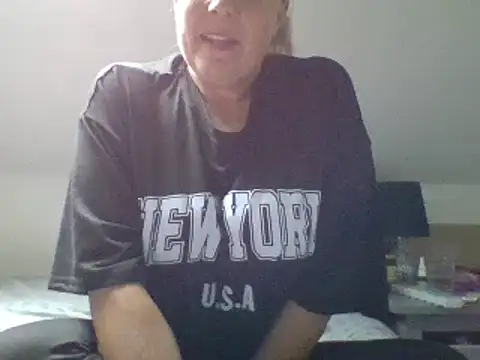 Snapshot of scrummymummy2 chatting on October 7, 2025, 9:32 am scrummymummy2 online show from October 7, 2025, 9:32 am