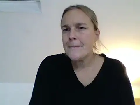 Snapshot of scrummymummy2 chatting on December 2, 2025, 8:32 pm scrummymummy2 online show from December 2, 2025, 8:32 pm