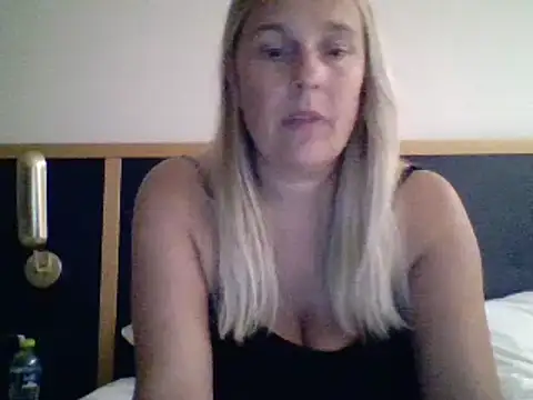 Snapshot of scrummymummy2 chatting on October 25, 2025, 7:36 pm scrummymummy2 online show from October 25, 2025, 7:36 pm