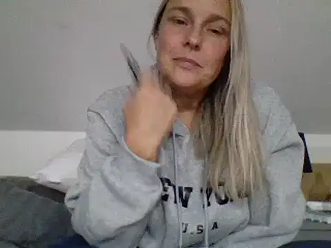 Snapshot of scrummymummy2 chatting on September 28, 2025, 8:38 pm scrummymummy2 online show from September 28, 2025, 8:38 pm