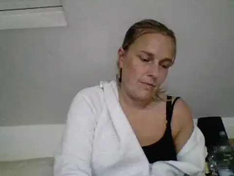 Snapshot of scrummymummy2 chatting on September 21, 2025, 8:36 pm scrummymummy2 online show from September 21, 2025, 8:36 pm