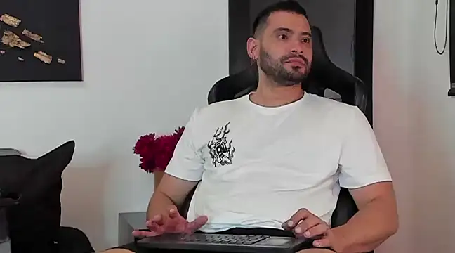 Snapshot of Dereck_vega chatting on February 27, 2025, 9:14 pm Dereck vega online show from February 27, 2025, 9:14 pm