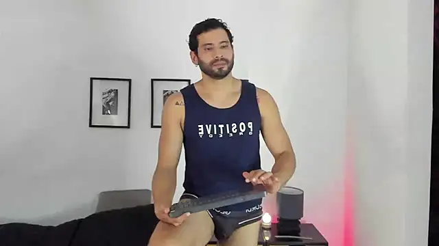 Snapshot of Dereck_vega chatting on September 24, 2025, 9:43 pm Dereck vega online show from September 24, 2025, 9:43 pm