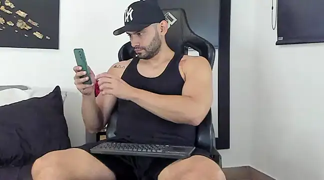 Snapshot of Dereck_vega chatting on February 12, 2025, 10:59 pm Dereck vega online show from February 12, 2025, 10:59 pm