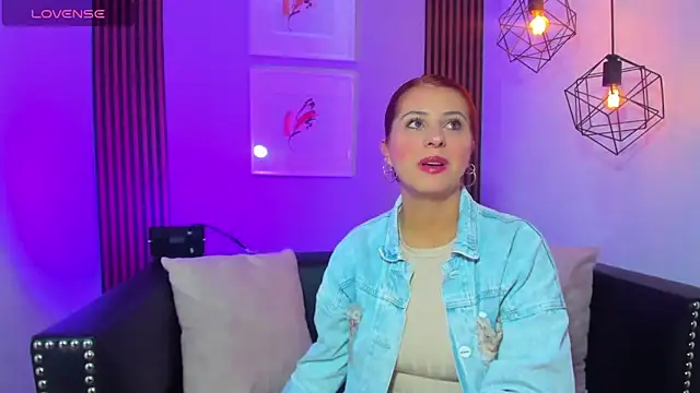 Nahiajhonson  online show from March 4, 2026, 12:24 pm