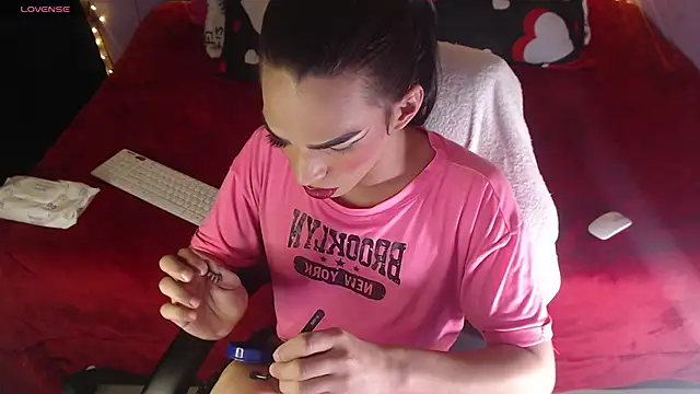 Snapshot of MARGOTFERRER chatting on November 13, 2025, 5:11 am MARGOTFERRER online show from November 13, 2025, 5:11 am