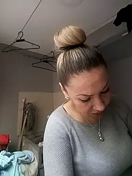 Snapshot of coral_smitth chatting on November 16, 2025, 6:34 pm coral smitth online show from November 16, 2025, 6:34 pm