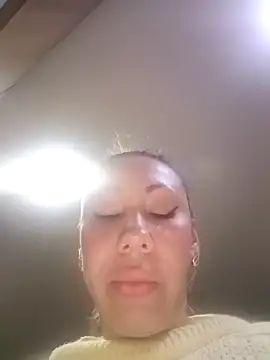 Snapshot of coral_smitth chatting on November 4, 2025, 10:35 pm coral smitth online show from November 4, 2025, 10:35 pm