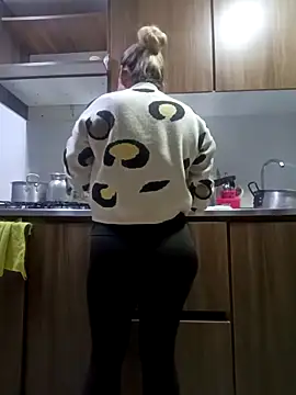 Snapshot of coral_smitth chatting on November 20, 2025, 6:19 pm coral smitth online show from November 20, 2025, 6:19 pm