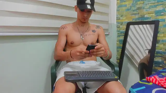 Snapshot of MasterSEX420 chatting on March 9, 2025, 3:01 am MasterSEX420 online show from March 9, 2025, 3:01 am