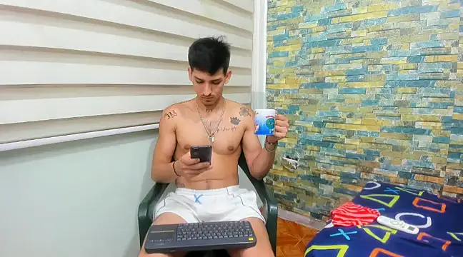 Snapshot of MasterSEX420 chatting on February 10, 2025, 4:14 pm MasterSEX420 online show from February 10, 2025, 4:14 pm