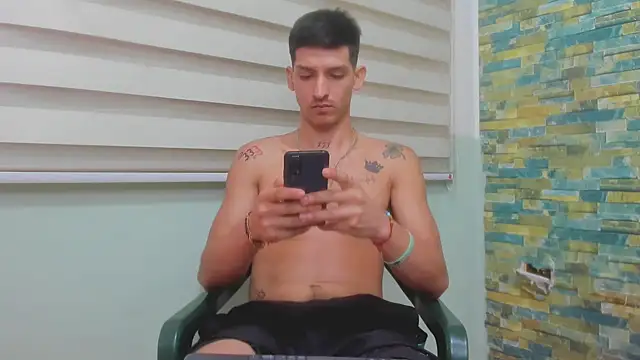 Snapshot of MasterSEX420 chatting on February 20, 2025, 3:41 pm MasterSEX420 online show from February 20, 2025, 3:41 pm