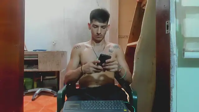 Snapshot of MasterSEX420 chatting on February 20, 2025, 6:46 pm MasterSEX420 online show from February 20, 2025, 6:46 pm